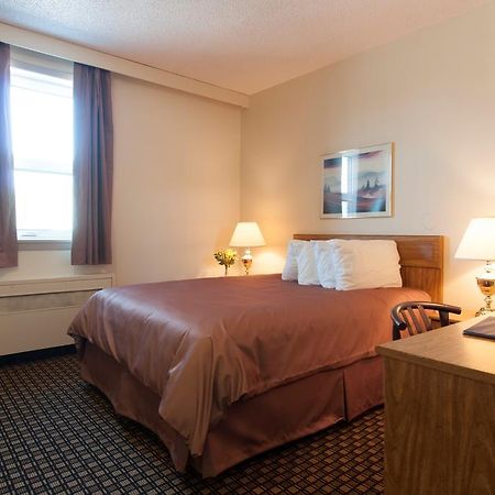 Assiniboine Gordon Inn On The Park 위니펙 외부 사진