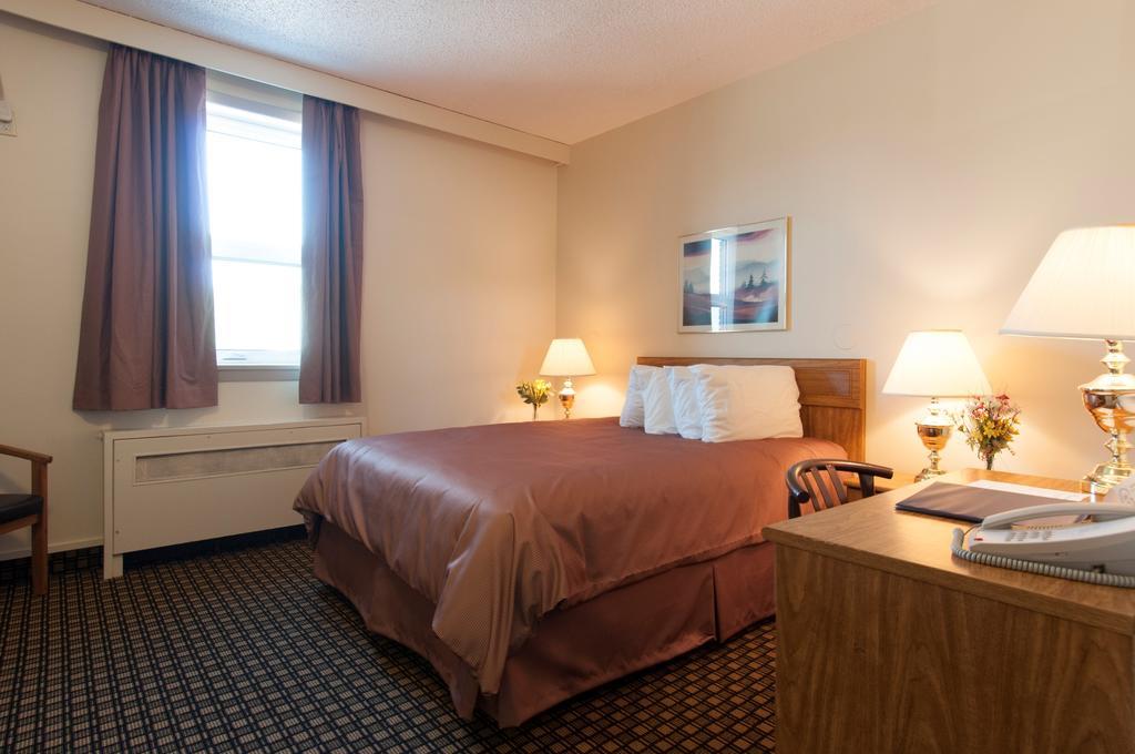 Assiniboine Gordon Inn On The Park 위니펙 외부 사진