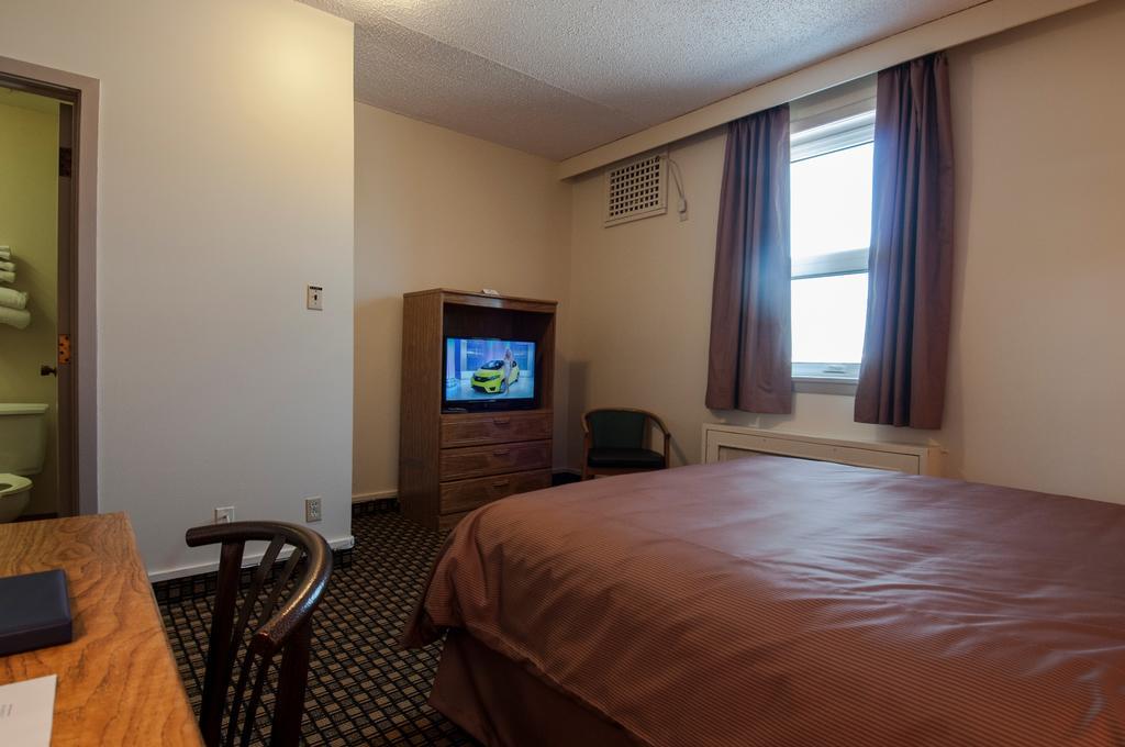 Assiniboine Gordon Inn On The Park 위니펙 외부 사진